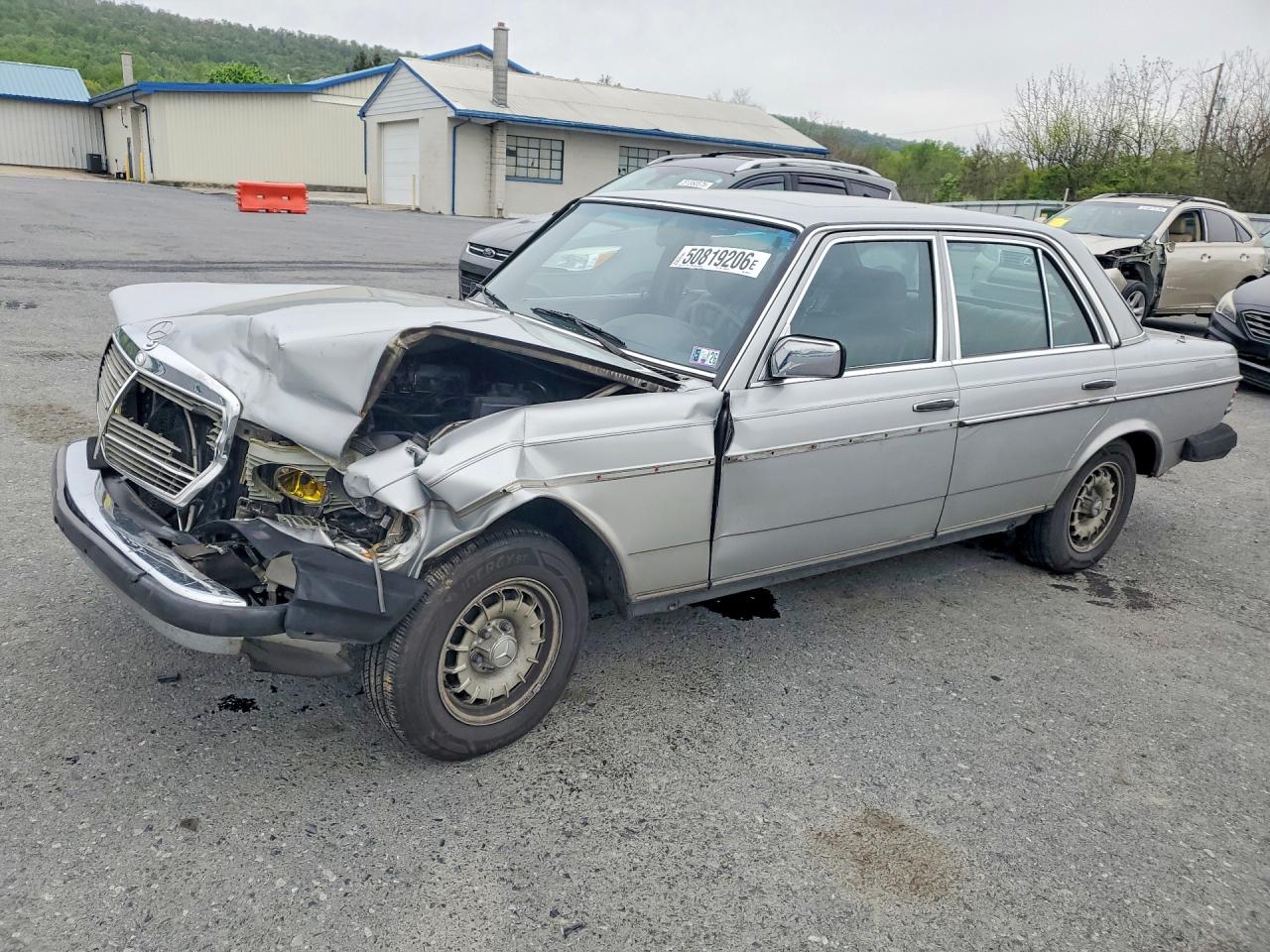1983 Mercedes-Benz 300 D, VIN WDBAB33A3DB026749 — Front end
