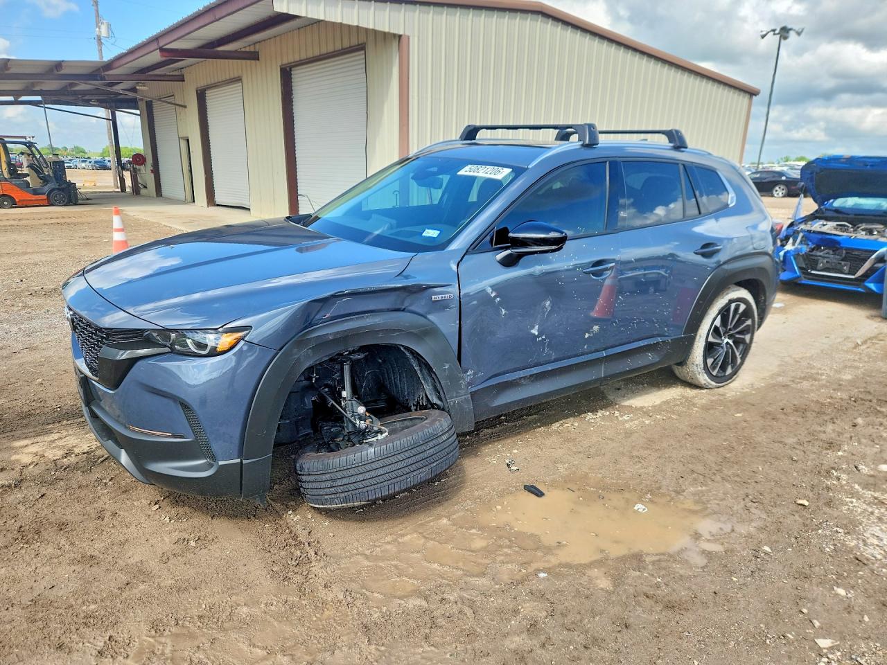 2025 Mazda CX-50 Hybrid Premium Plus Package, VIN 7MMVAAEW8SN142656 — Front end
