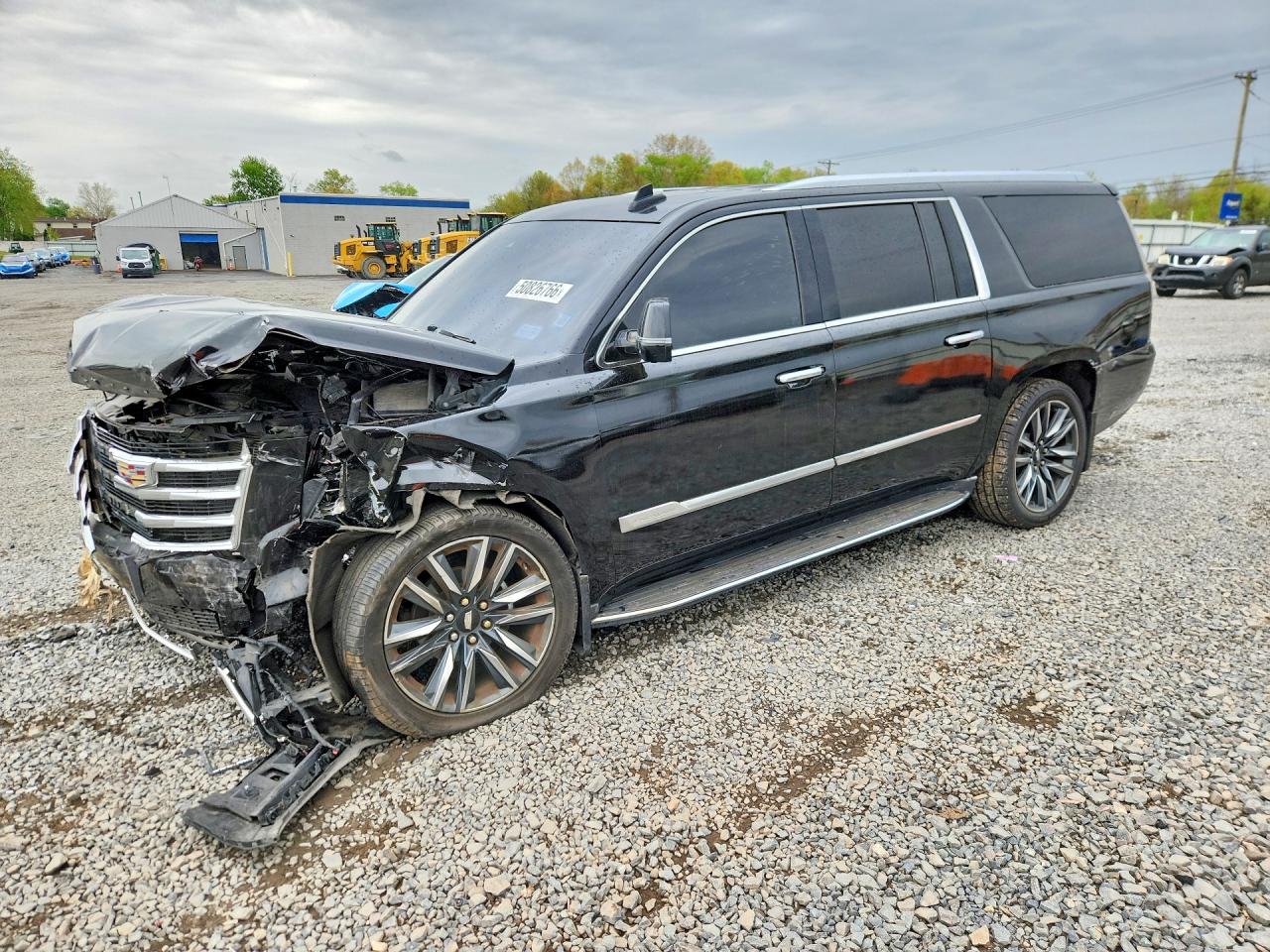 2017 Cadillac Escalade ESV Luxury, VIN 1GYS4HKJ0HR227305 — Front end