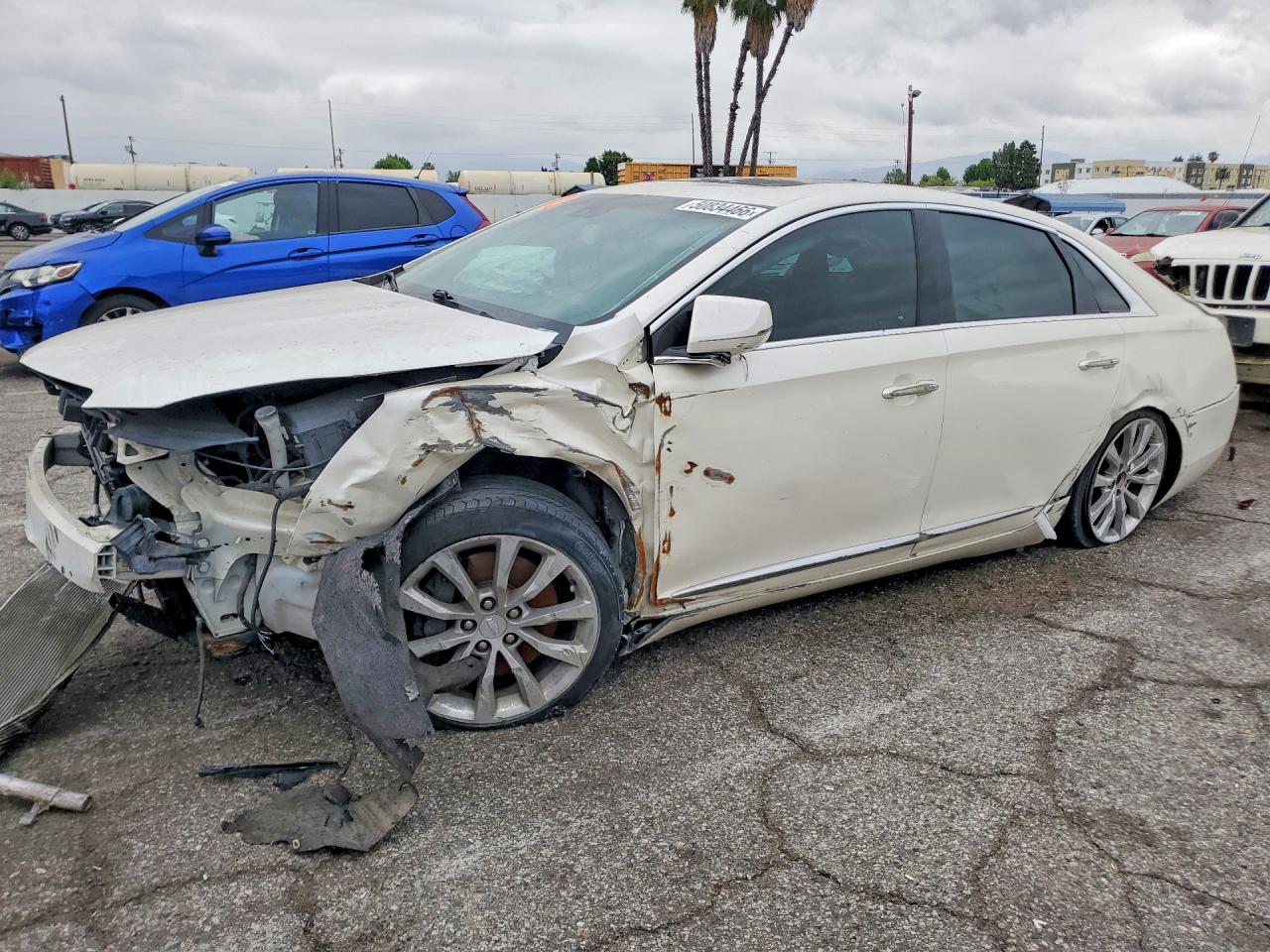 2015 Cadillac XTS Luxury, VIN 2G61M5S39F9232174 — Front end