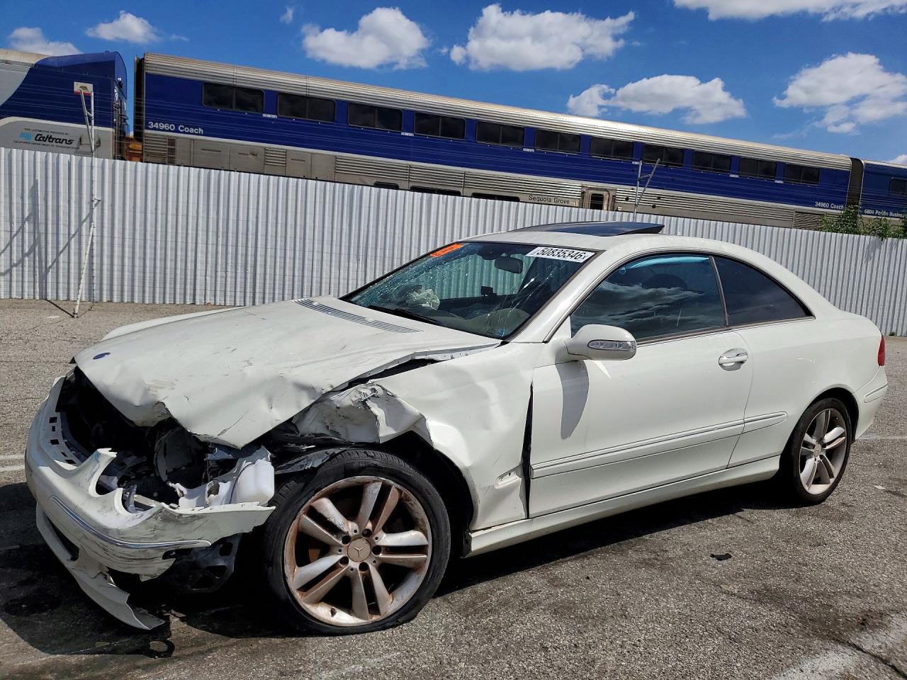 2008 Mercedes-Benz CLK 350, VIN WDBTJ56H88F248069 — Front end
