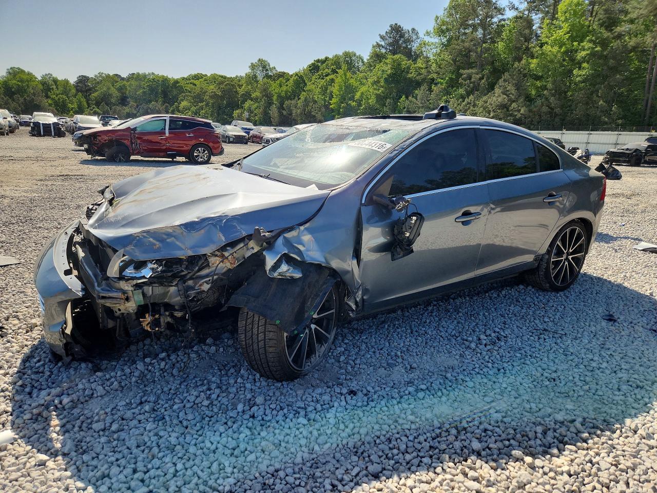 2016 Volvo S60 T5 Drive-E Premier, VIN YV126MFK0G2410930 — Front end
