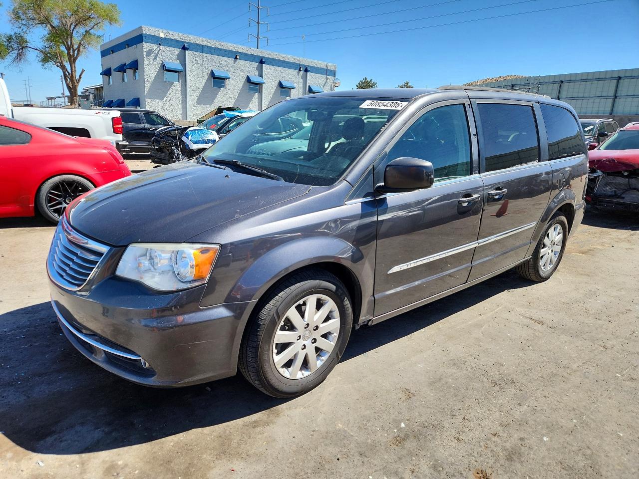 2016 Chrysler Town & Country Touring, VIN 2C4RC1BG5GR282618 — Мелкие вмятины и царапины