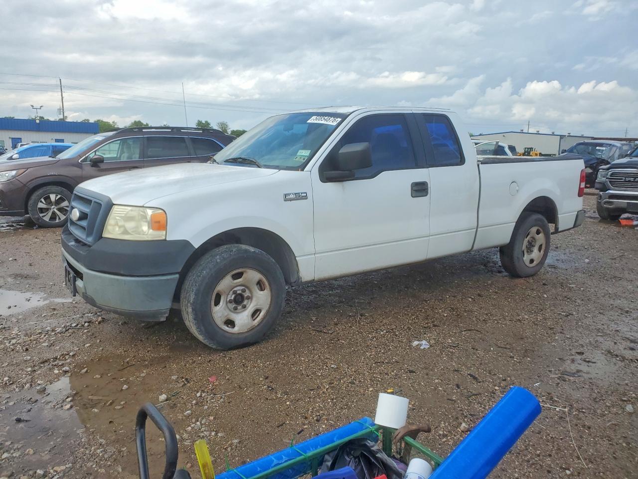 2006 Ford F-150 STX, VIN 1FTRX12W46KA82970 — Мелкие вмятины и царапины