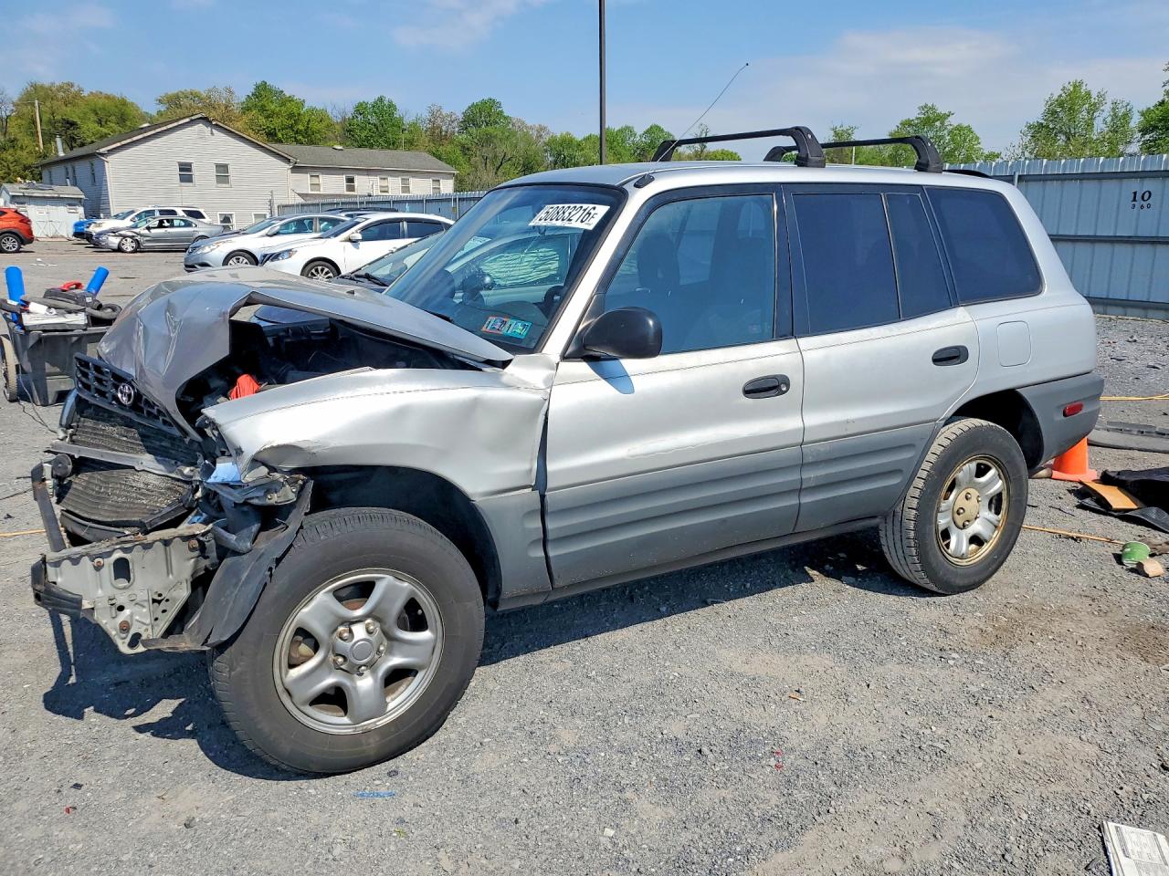 1998 Toyota RAV4, VIN JT3HP10V5W0193923 — Front end