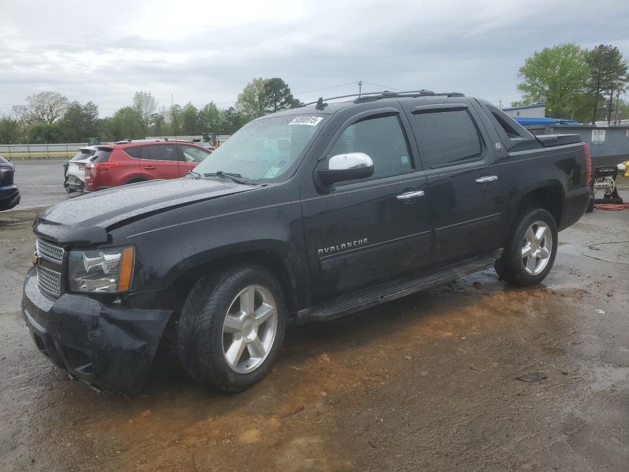 2013 Chevrolet Avalanche LS, VIN 3GNMCEE02DG145645 — Front end