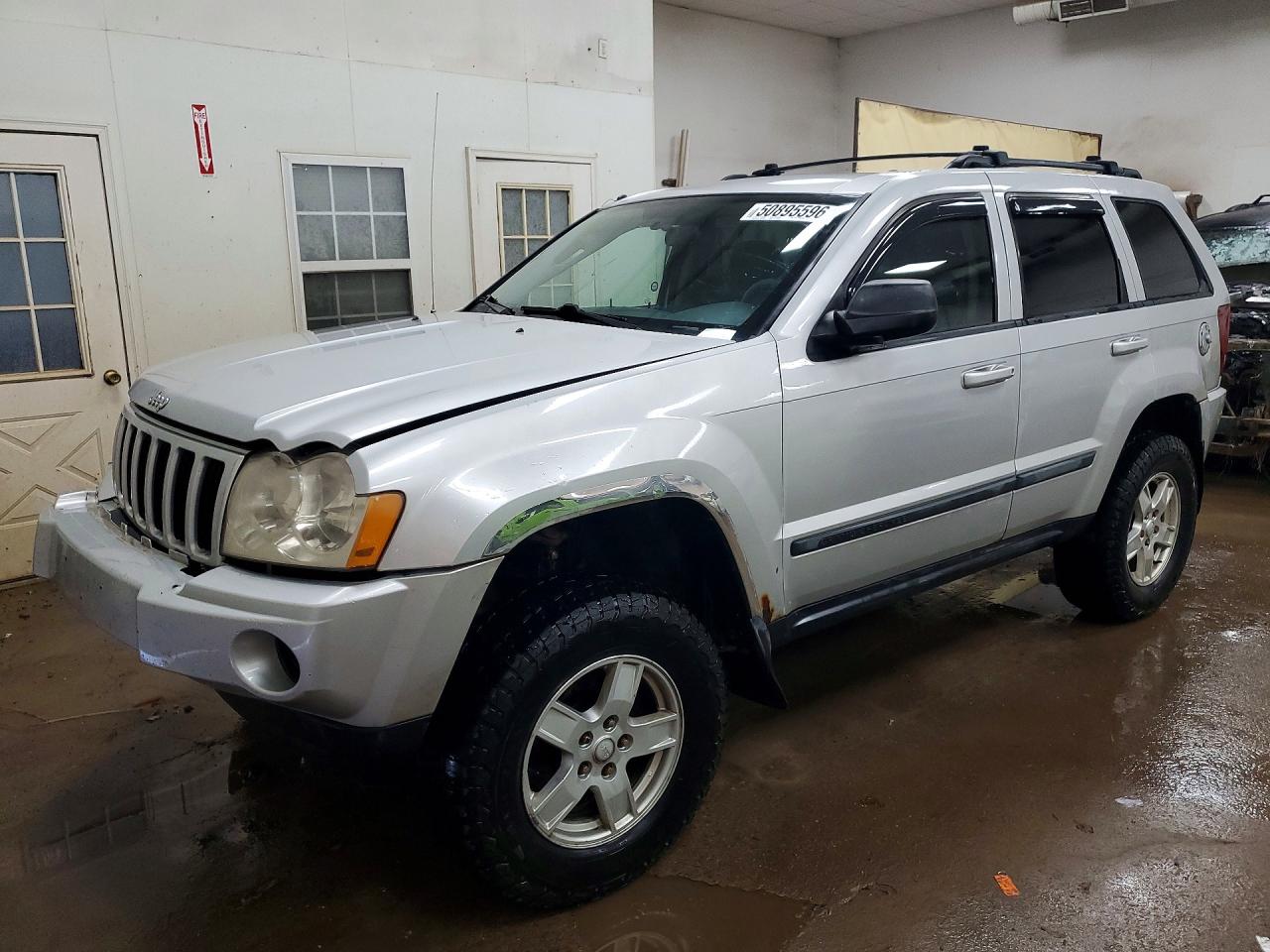 2007 Jeep Grand Cherokee Laredo, VIN 1J8GR48K37C651433 — Front end