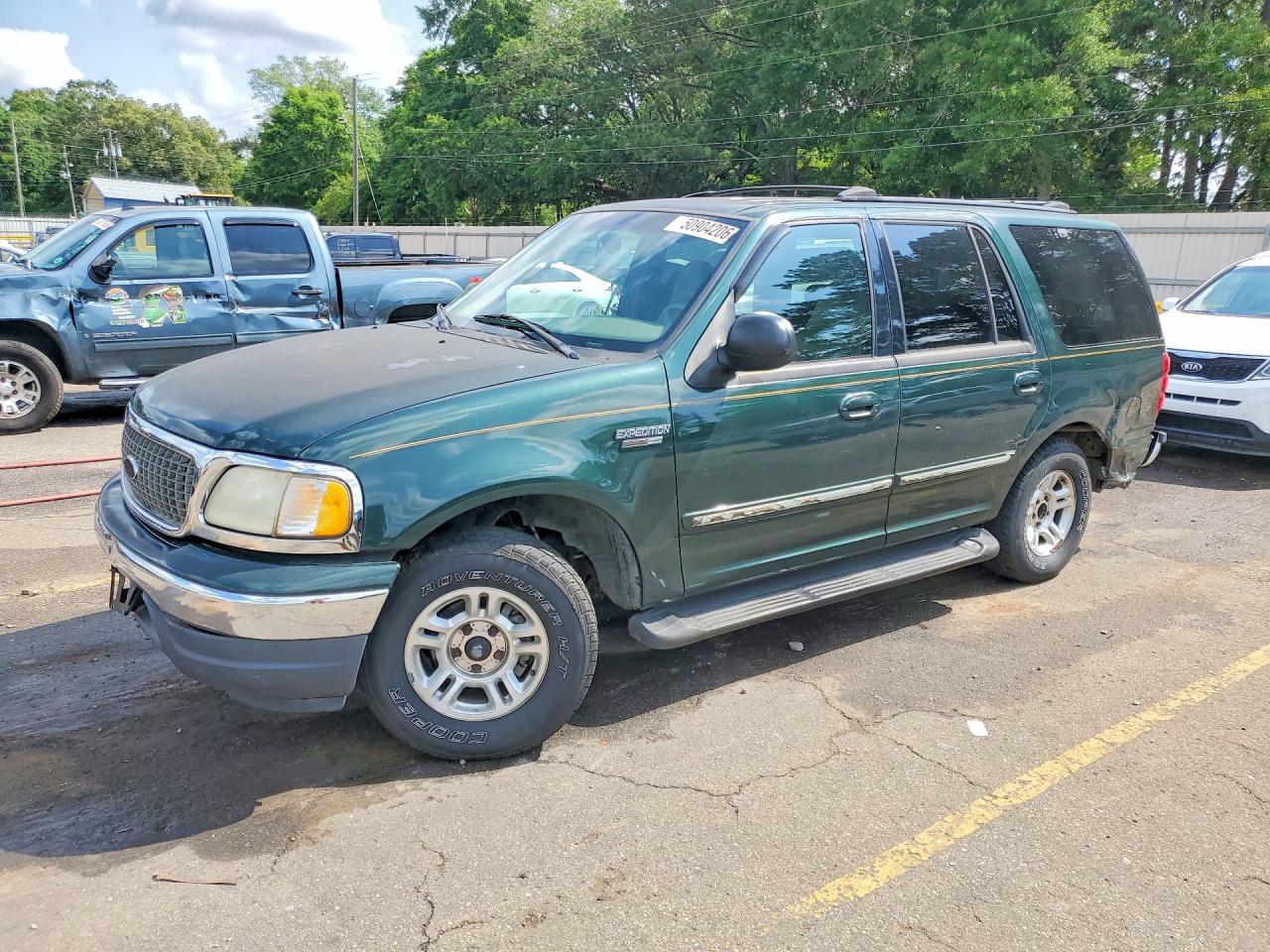 2001 Ford Expedition XLT, VIN 1FMRU15W91LA48011 — Rear end