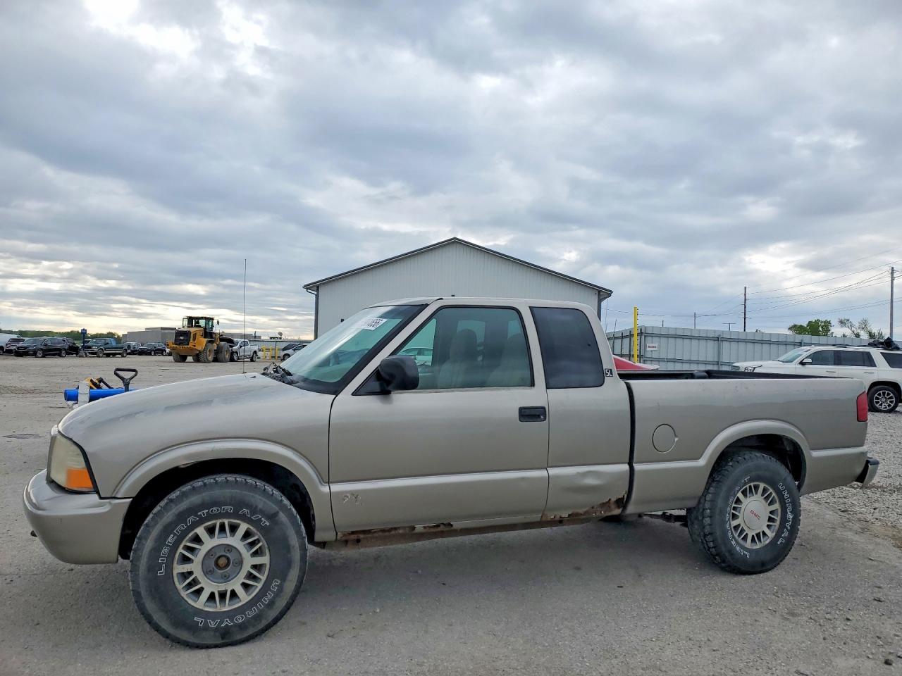 2001 GMC Sonoma SL, VIN 1GTDT19W31K181445 — Undercarriage