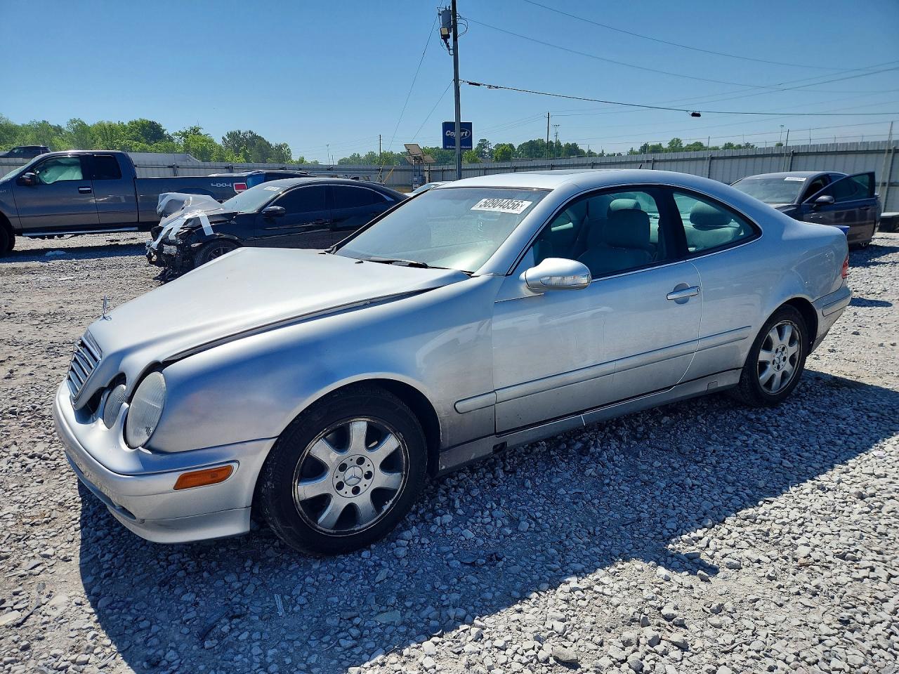 2002 Mercedes-Benz CLK 320/430, VIN WDBLJ65G72T107324 — Front end