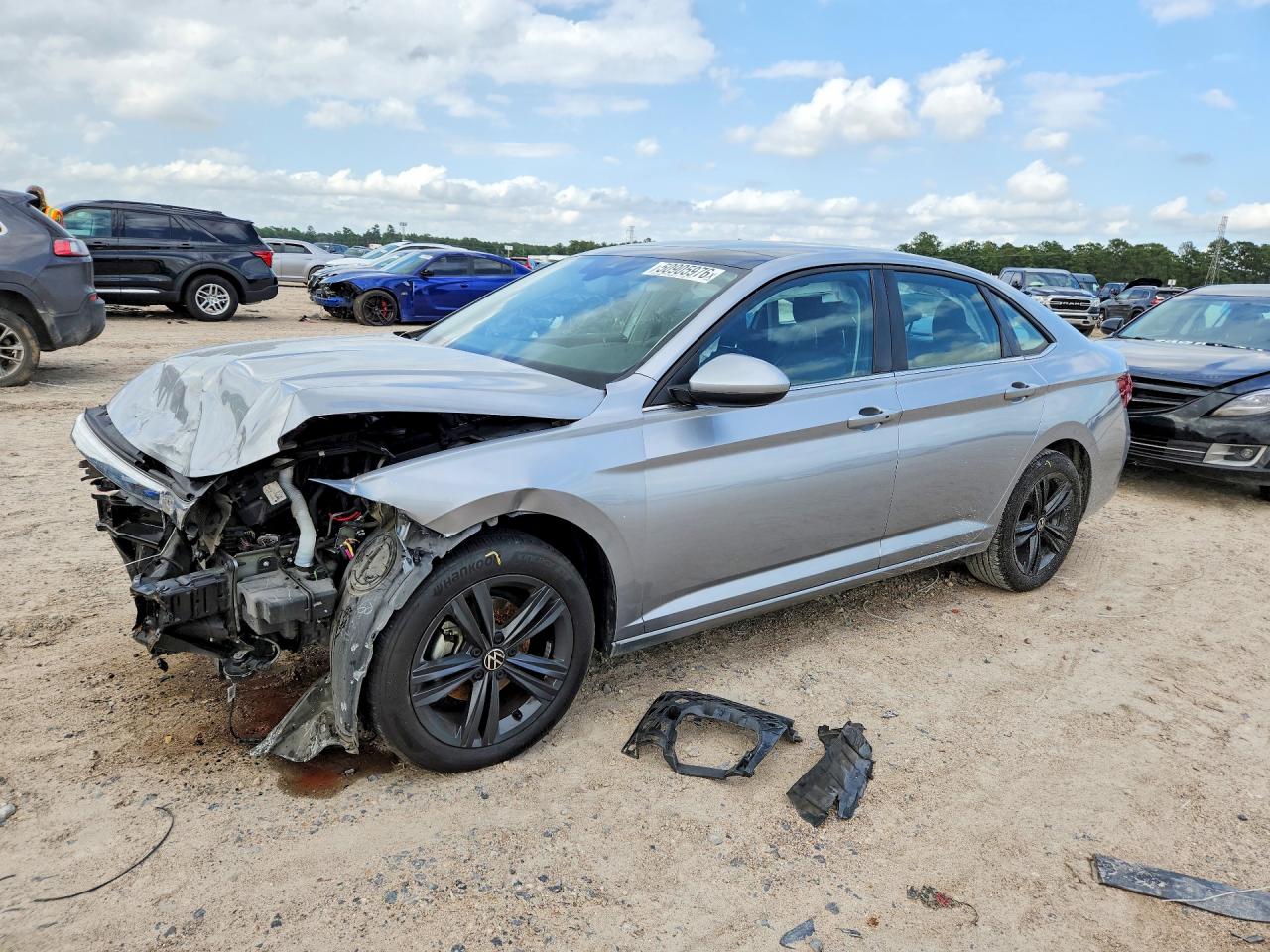 2022 Volkswagen Jetta SE, VIN 3VW7M7BU9NM013018 — Front end