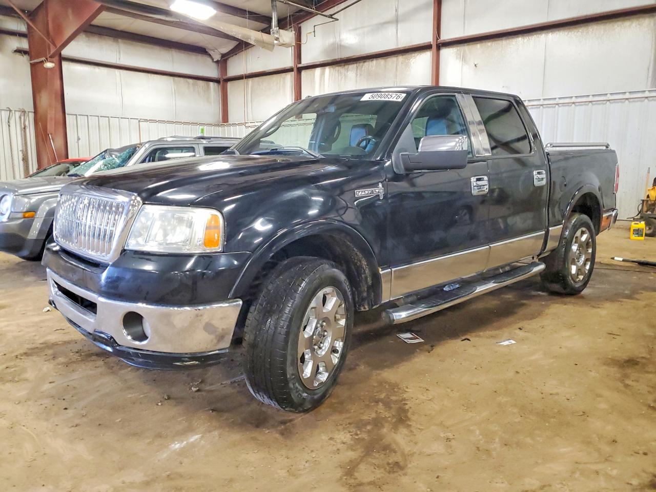 2008 Lincoln Mark LT, VIN 5LTPW18558FJ05318 — Перед