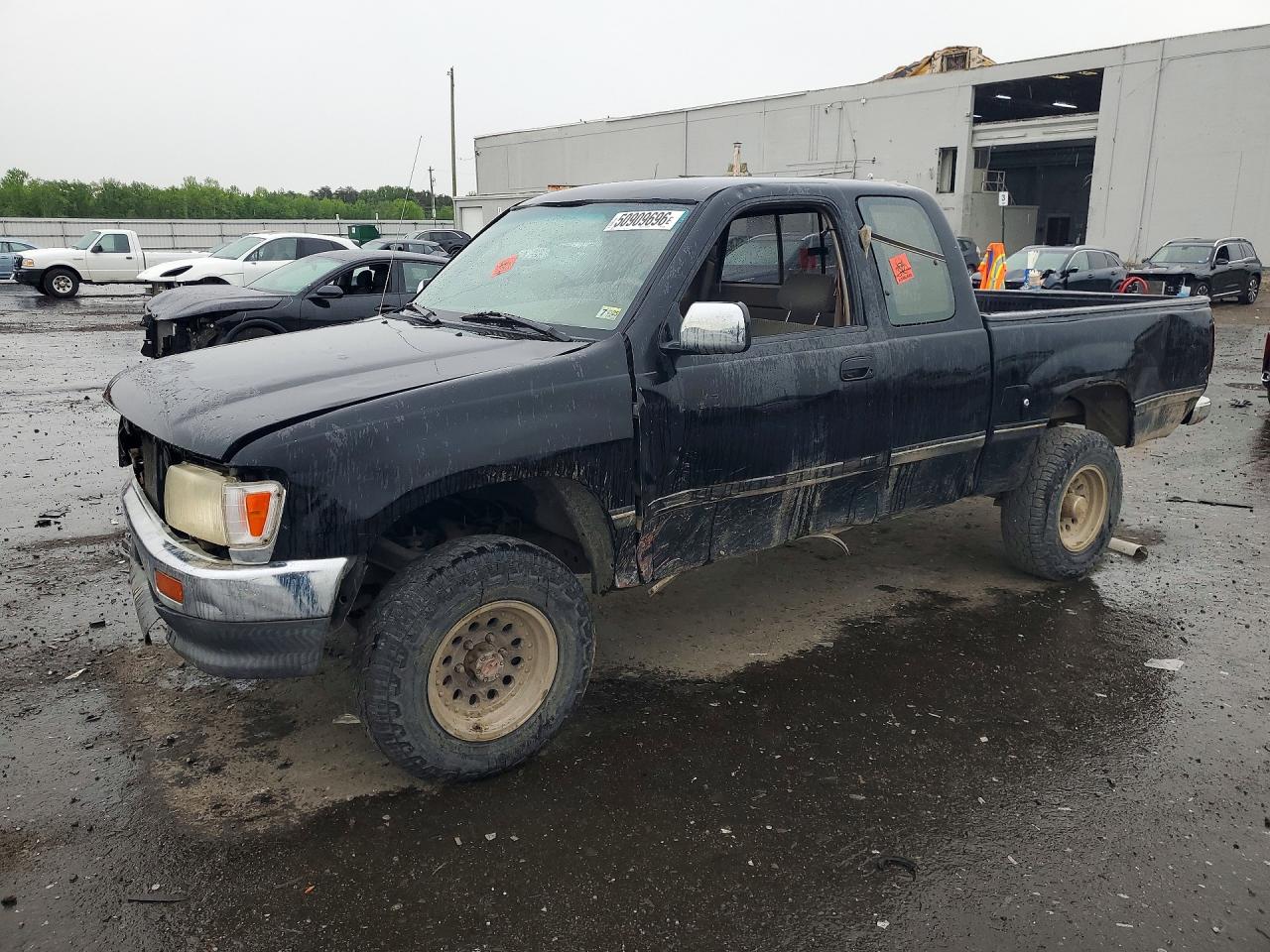 1995 Toyota T100 DX, VIN JT4VD22E6S0012039 — Front end