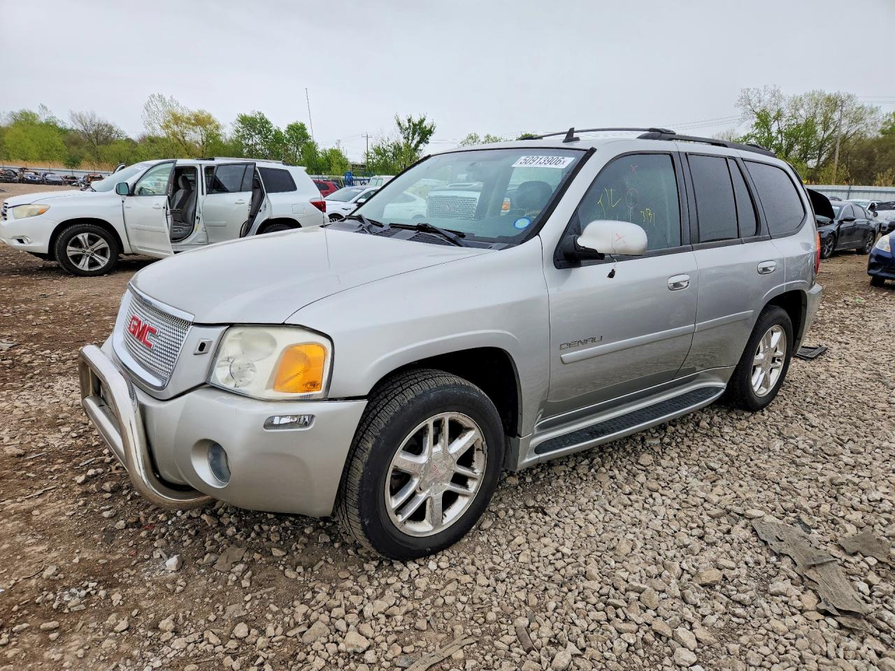 2008 GMC Envoy Denali, VIN 1GKET63MX82167162 — Side