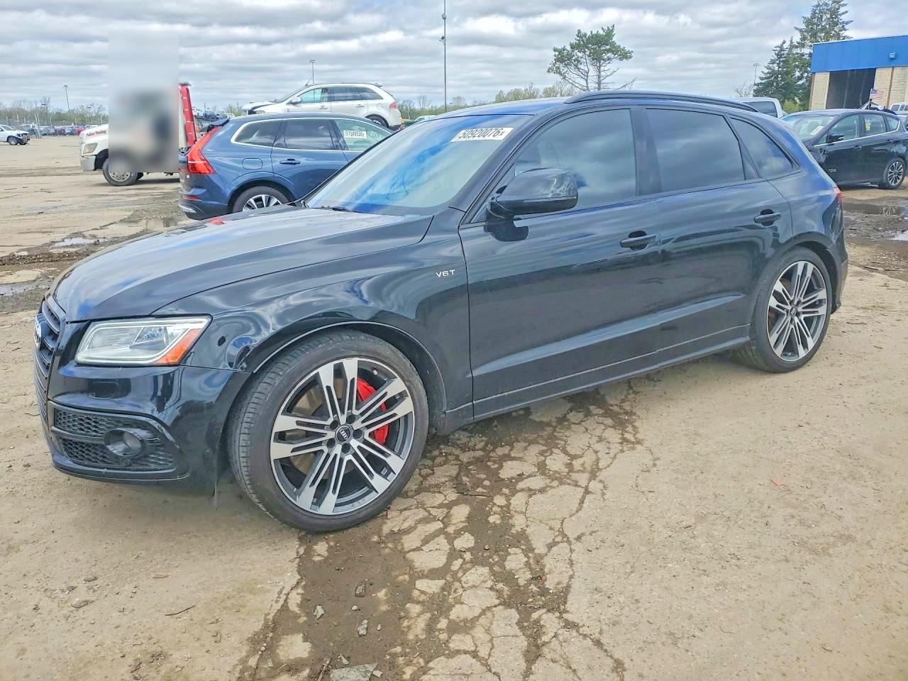 2017 Audi SQ5 Prestige, VIN WA1VCAFP3HA079901 — Бок