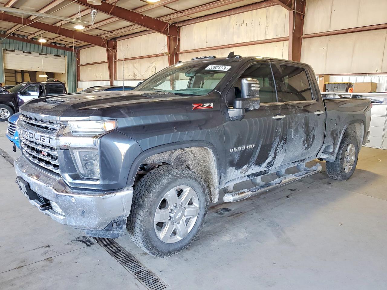 2020 Chevrolet Silverado 3500HD LTZ, VIN 1GC4YUEY1LF298513 — Бок