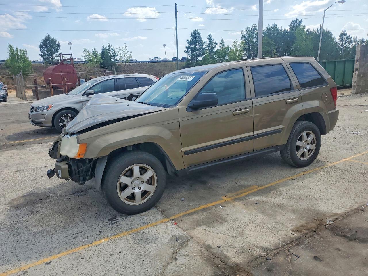 2008 Jeep Grand Cherokee Laredo, VIN 1J8GS48K98C230208 — Front end