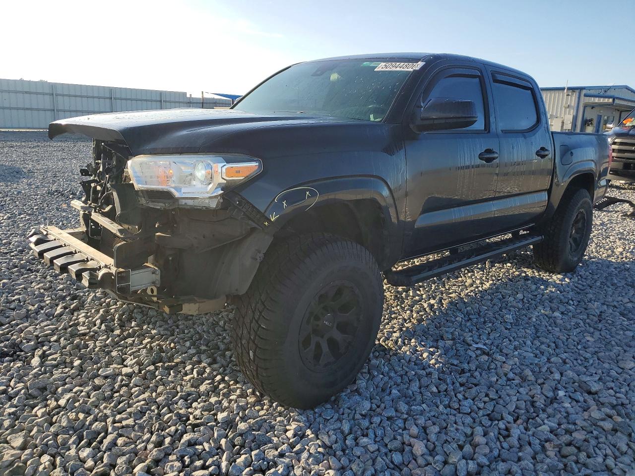 2019 Toyota Tacoma SR, VIN 5TFAX5GN5KX139646 — Front end