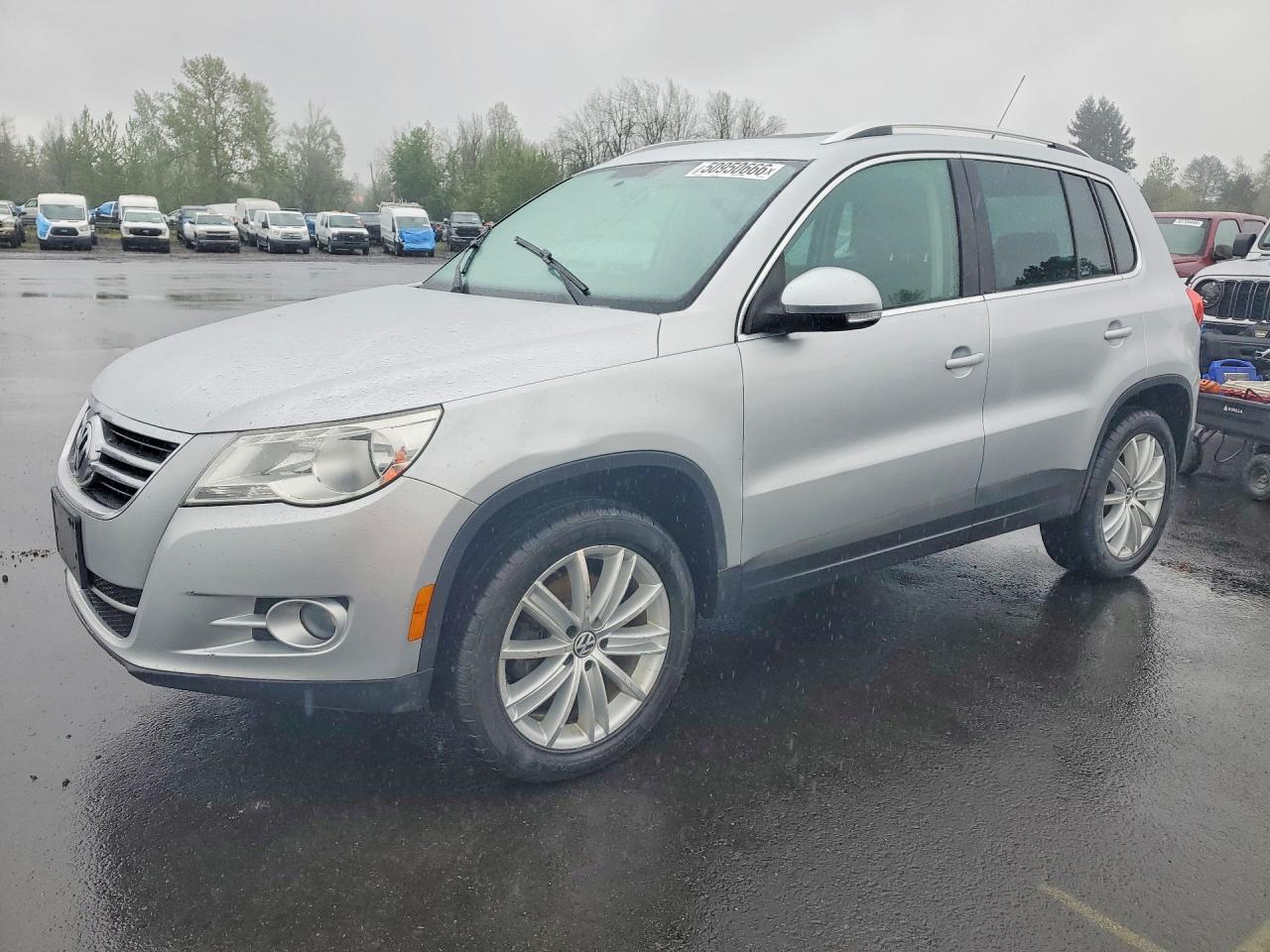 2011 Volkswagen Tiguan S, VIN WVGAV7AX2BW547521 — Фото с аукциона