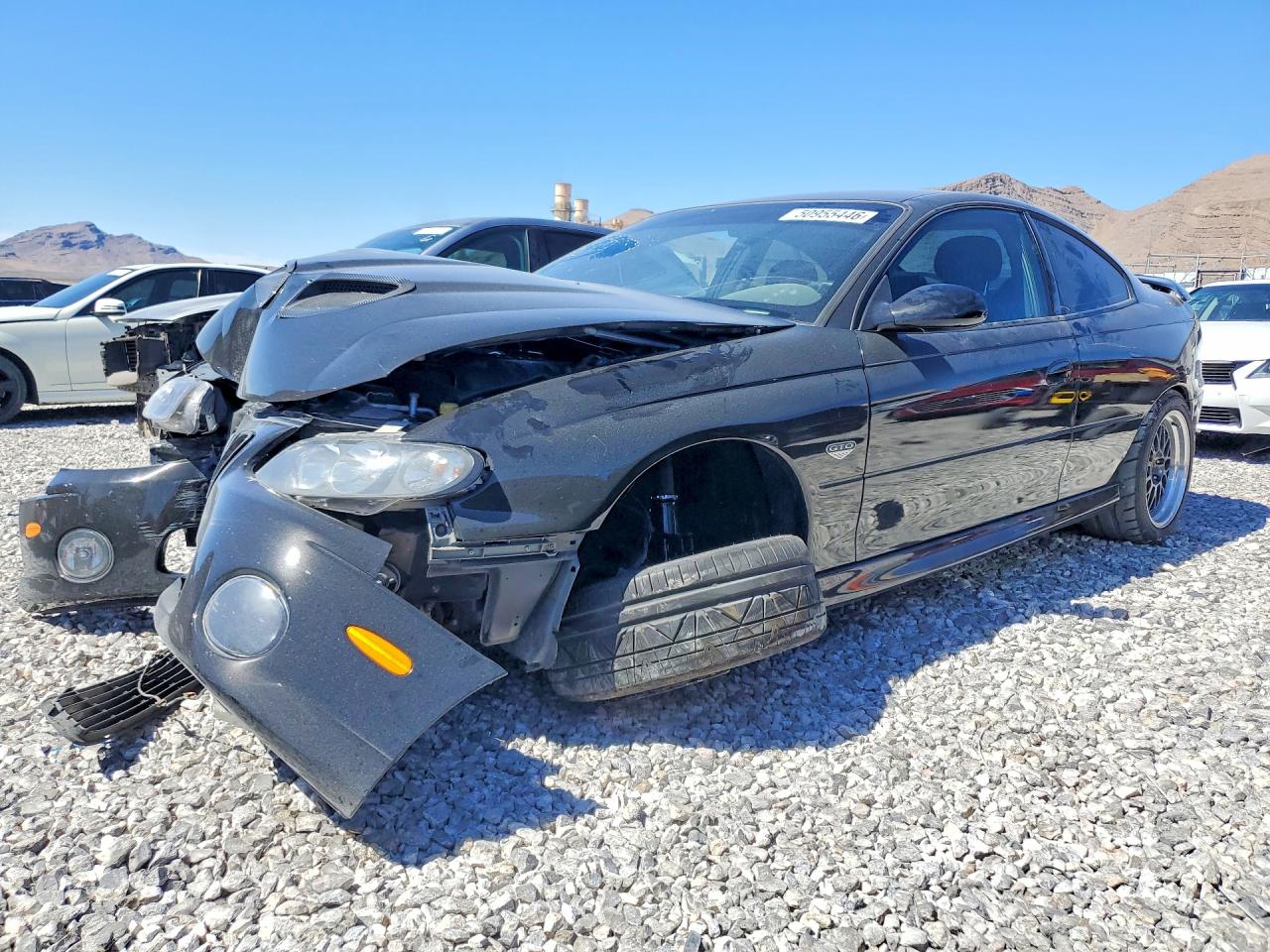 2006 Pontiac GTO, VIN 6G2VX12UX6L810368 — Front end