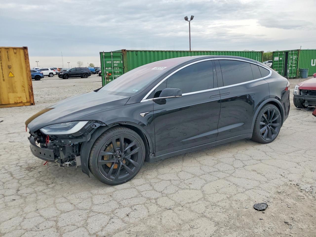 2019 Tesla Model X 75D, VIN 5YJXCAE25KF188413 — Front end