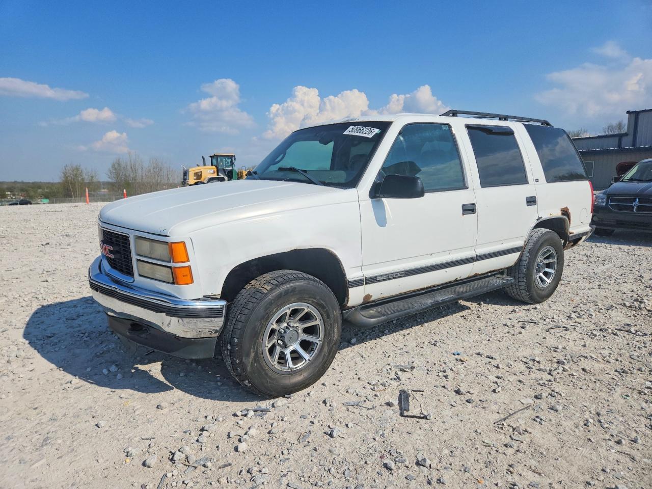 1998 GMC Yukon, VIN 1GKEK13R0WJ724262 — Front end