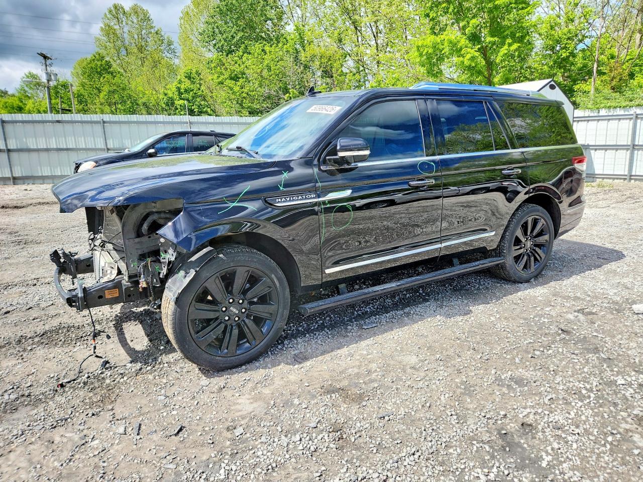 2023 Lincoln Navigator Reserve, VIN 5LMJJ2LG6PEL01447 — Front end