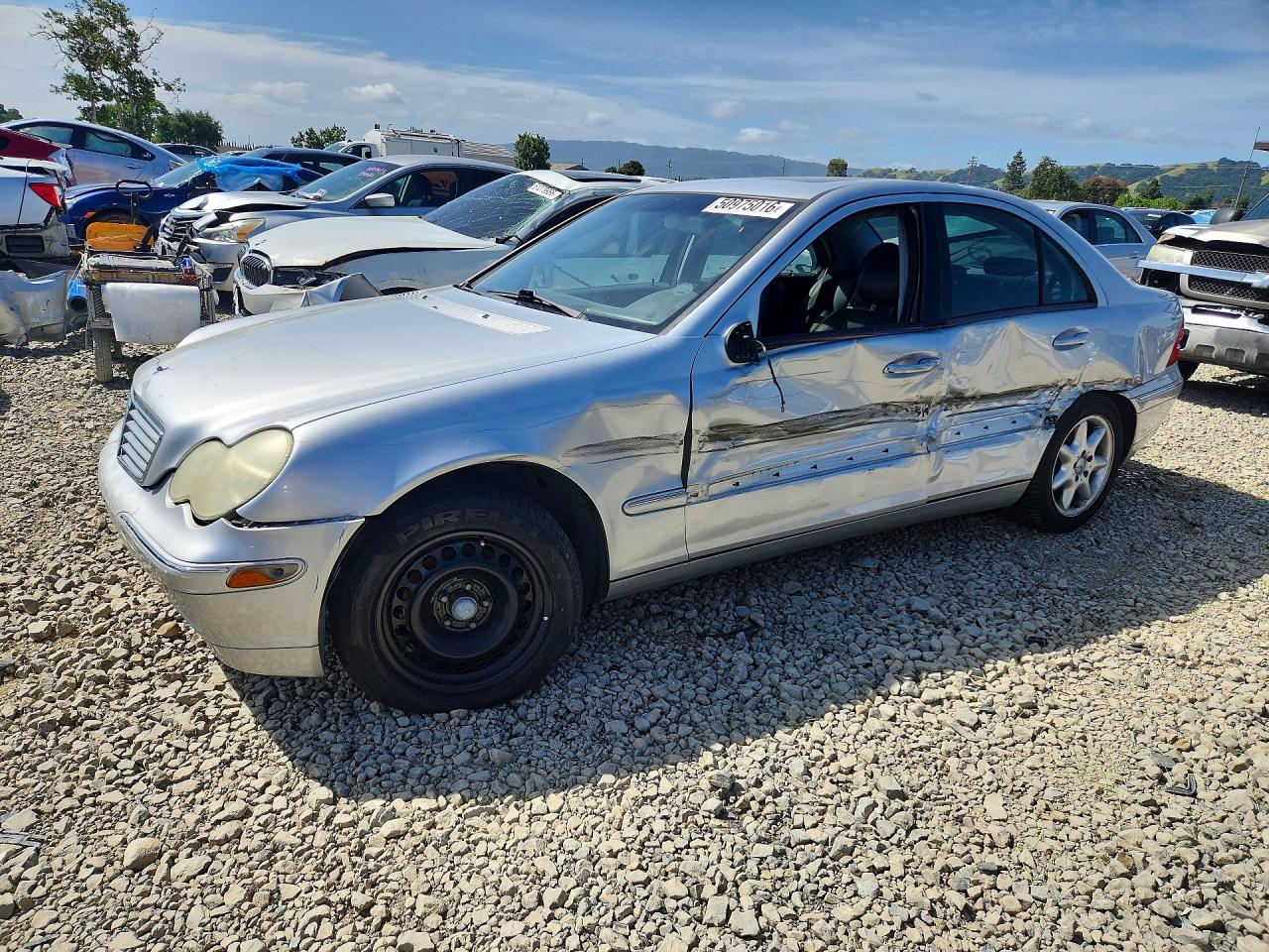 2001 Mercedes-Benz C 230/260/280/320, VIN WDBRF64JX1F094414 — Side