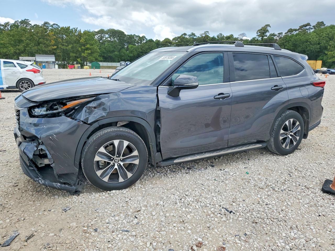 2023 Toyota Highlander XLE, VIN 5TDKDRAH4PS045049 — Перед