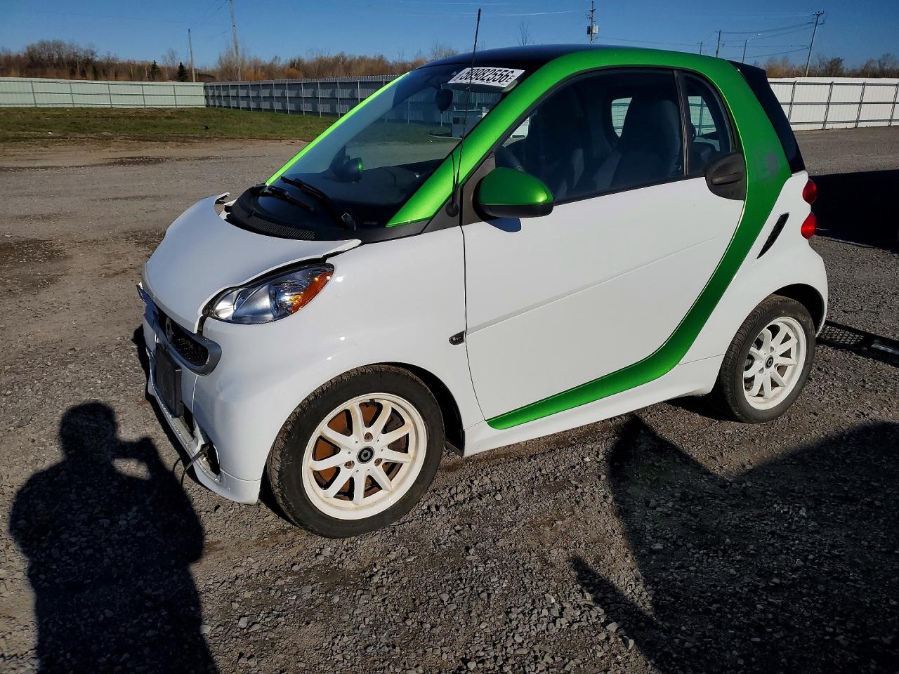 2015 Smart fortwo Passion, VIN WMEEJ9AA6FK838823 — Front end