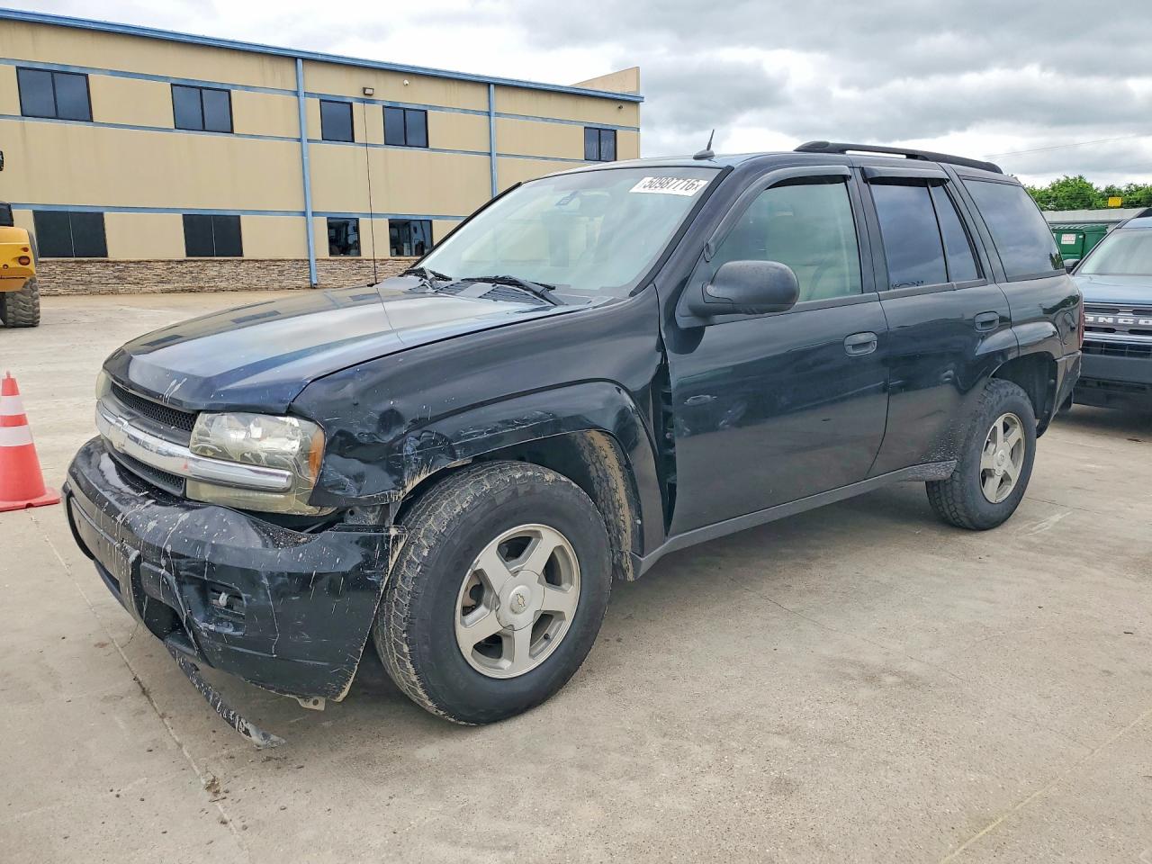 2005 Chevrolet TrailBlazer LS, VIN 1GNDS13SX52367912 — Front end