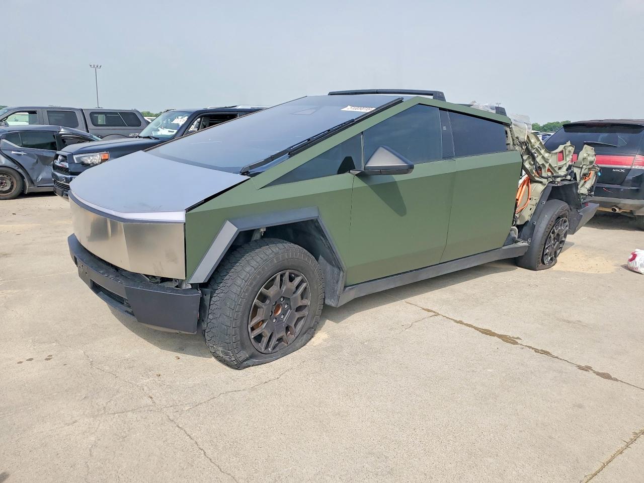 2024 Tesla Cybertruck, VIN 7G2CEHEDXRA020211 — Rear end