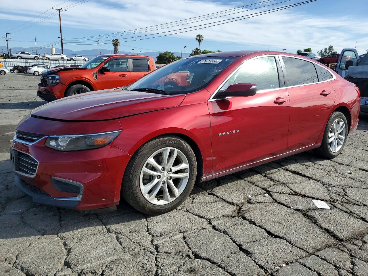 2018 Chevrolet Malibu LT, VIN 1G1ZD5ST3JF215931 — Side