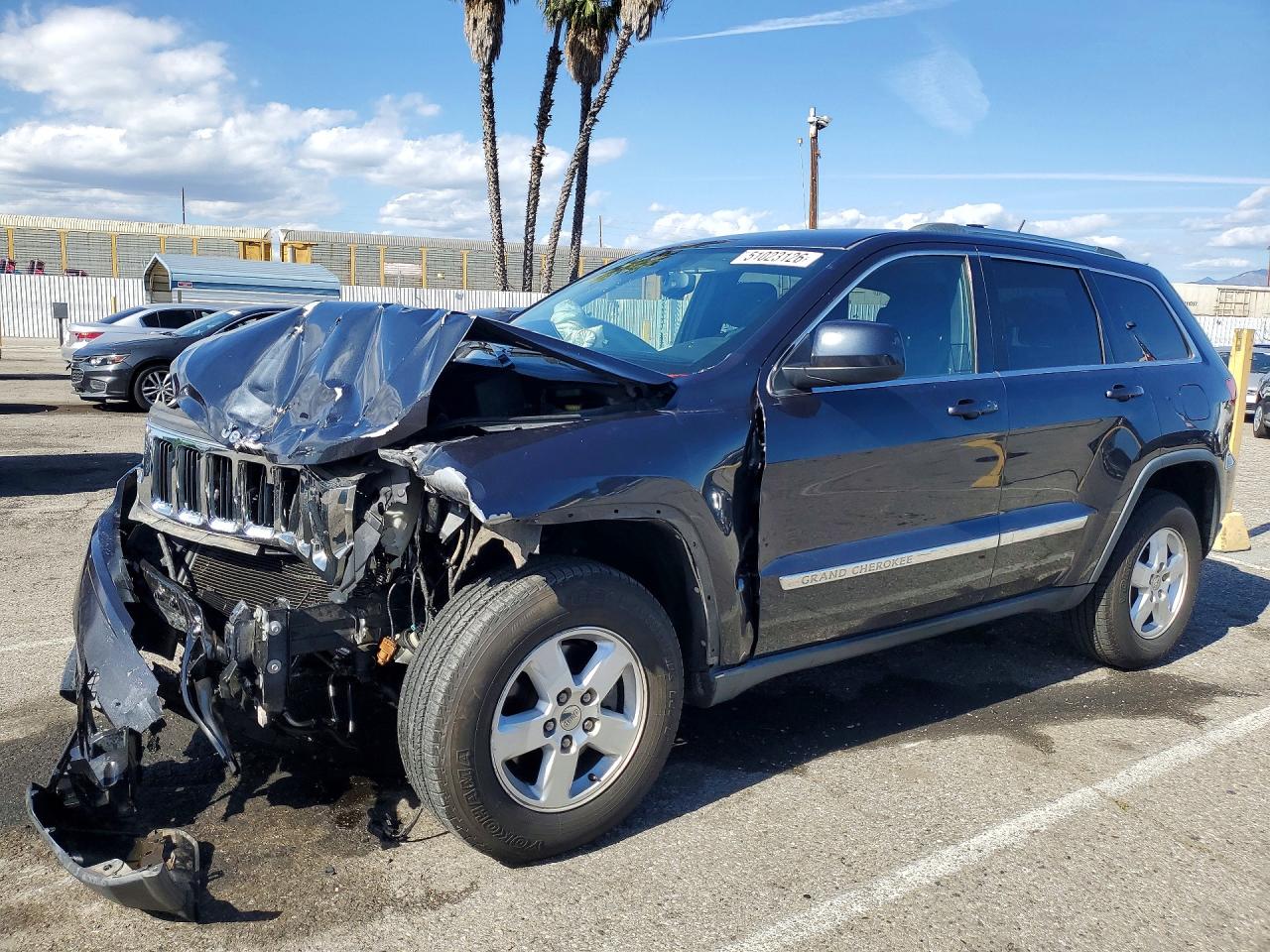 2013 Jeep Grand Cherokee Laredo, VIN 1C4RJFAG9DC502481 — Front end