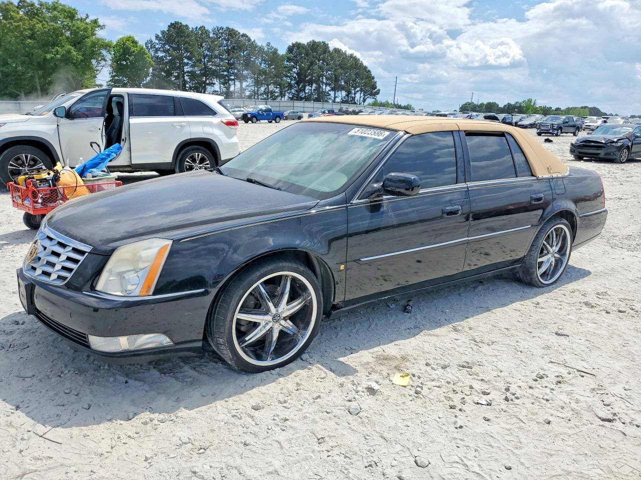 2008 Cadillac DTS 1SD, VIN 1G6KD57Y38U203011 — Minor dents and scratches