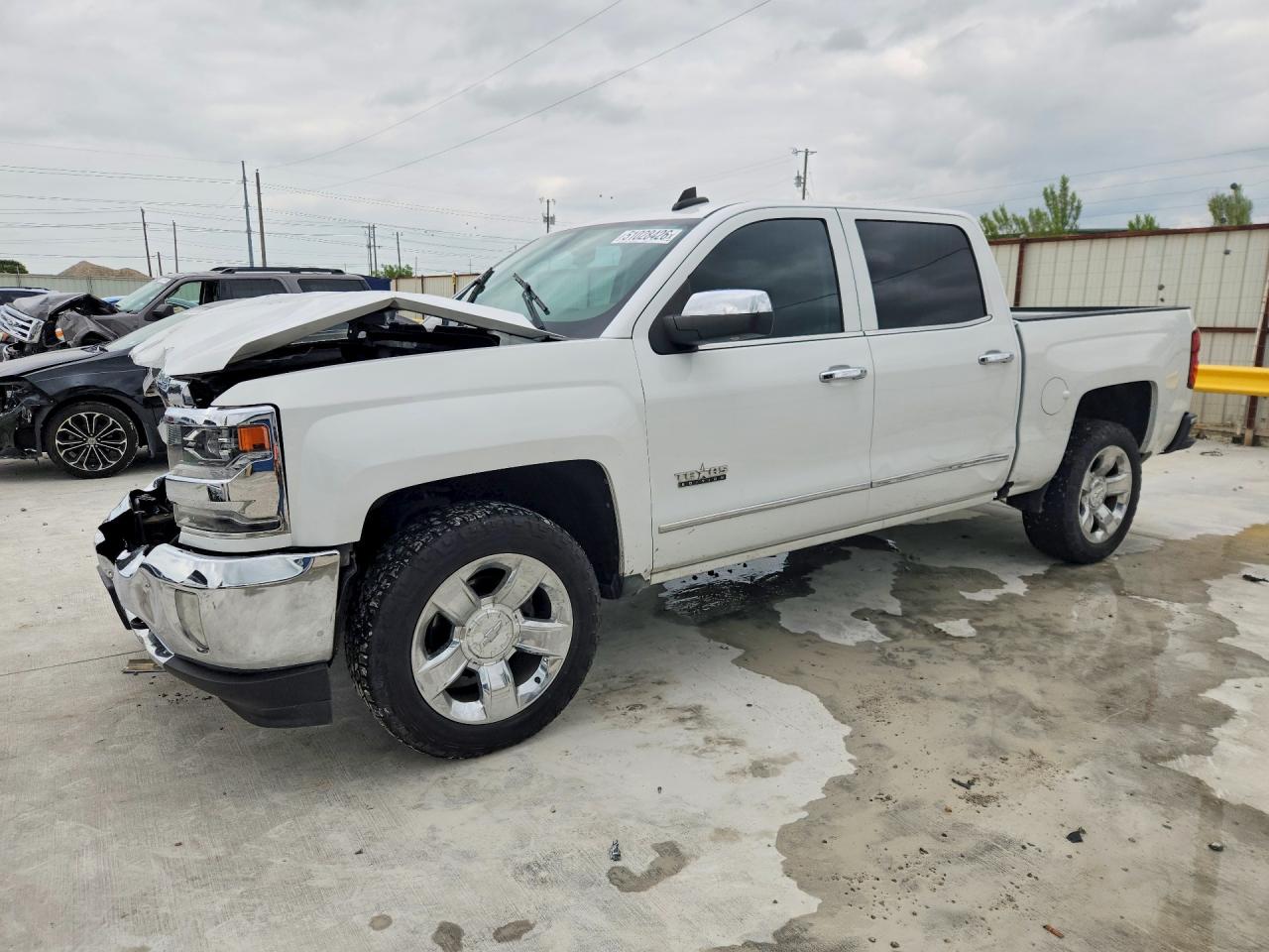 2018 Chevrolet Silverado 1500 LTZ, VIN 3GCPCSEC1JG335298 — Front end
