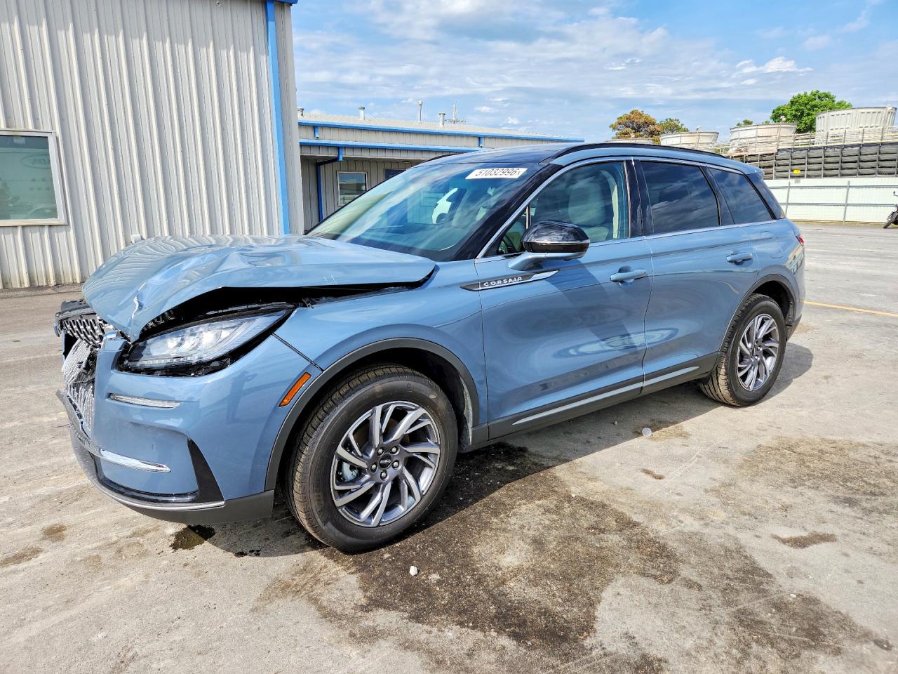2026 Lincoln Corsair Premiere, VIN 5LMCJ1CA0TUL03869 — Перед