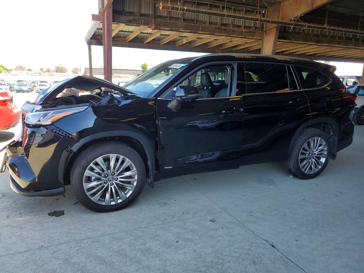 2026 Toyota Highlander Hybrid Platinum, VIN 5TDEBRCH8TS704650 — Front end