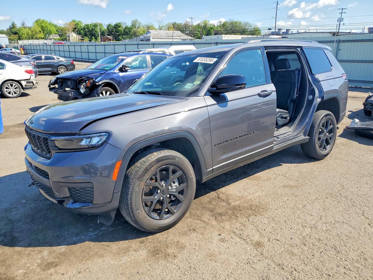 2024 Jeep Grand Cherokee Altitude, VIN 1C4RJKAG0R8612306 — Front end