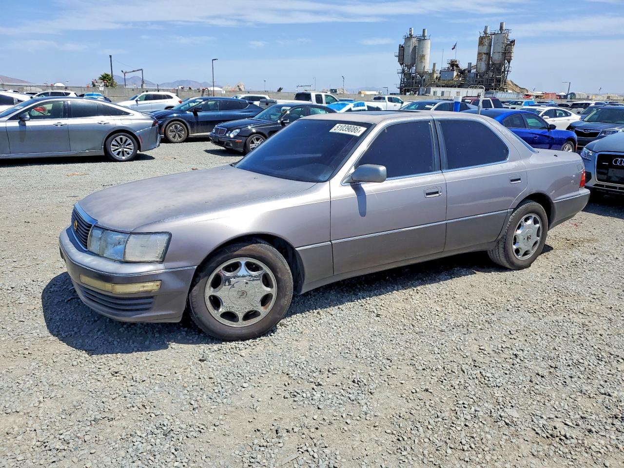 1994 Lexus LS 400, VIN JT8UF11EXR0188540 — Front end