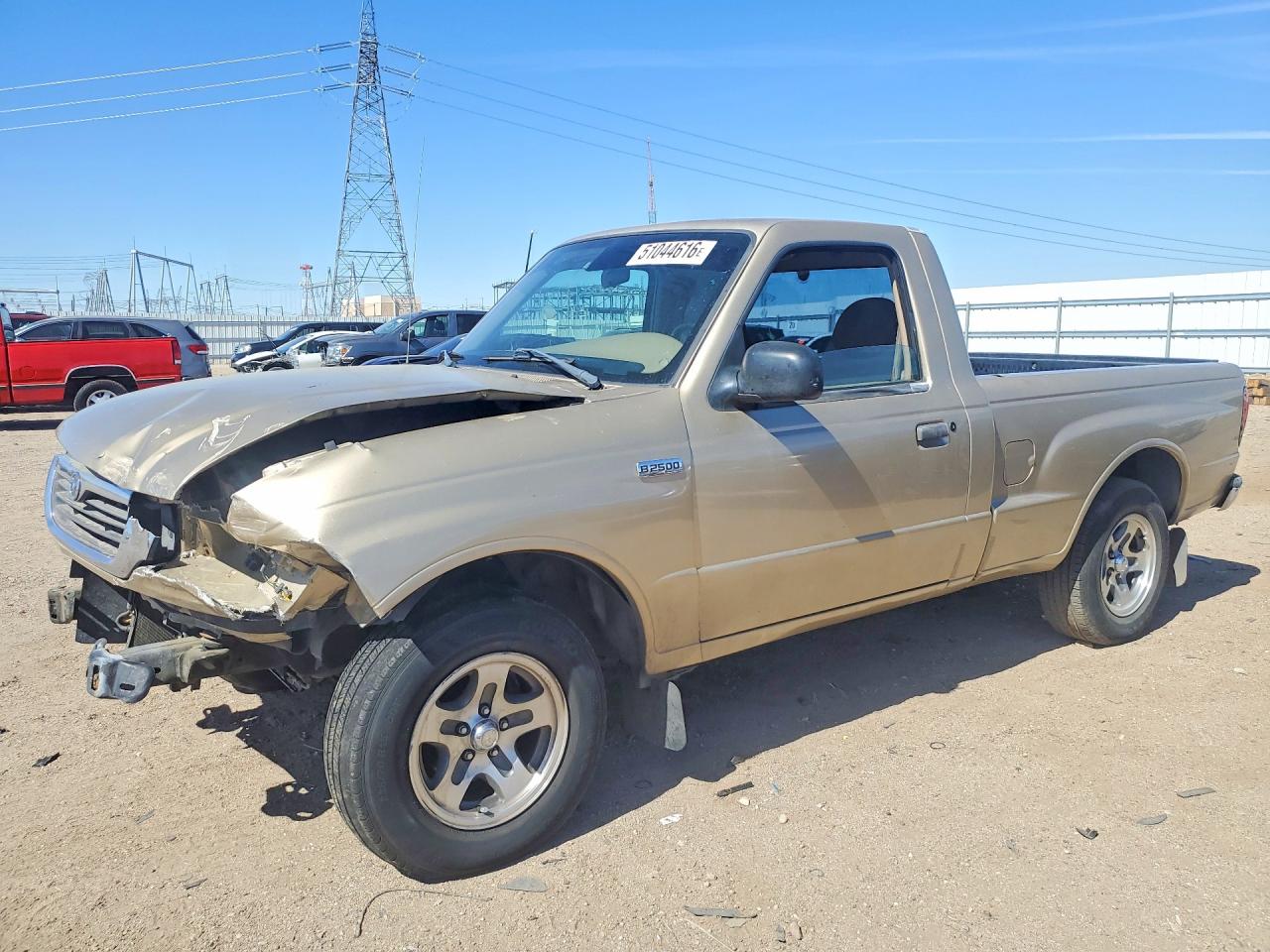 2000 Mazda B-Series SX, VIN 4F4YR12C2YTM22472 — Front end
