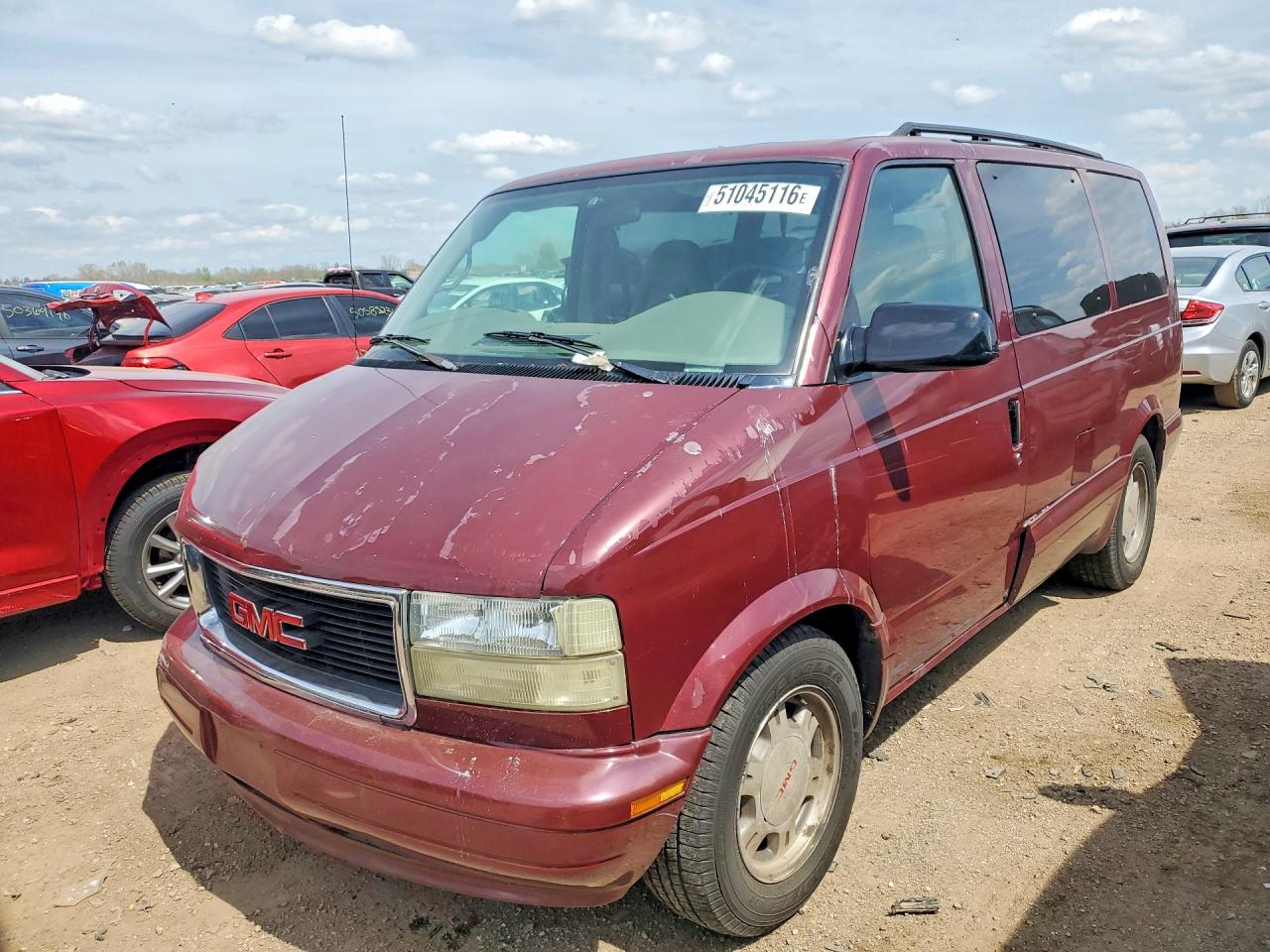 2005 GMC Safari, VIN 1GKDM19X25B504710 — Front end