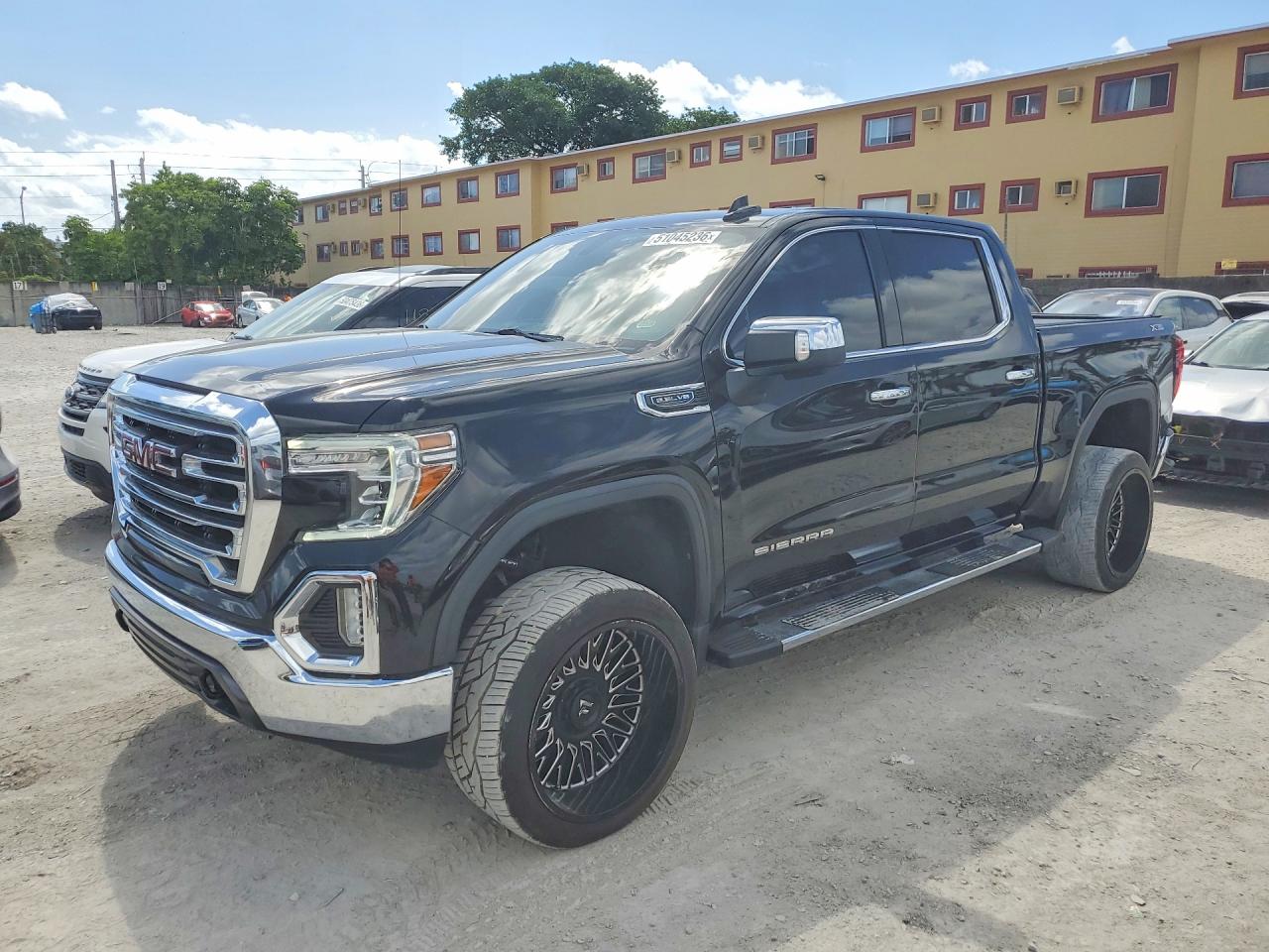 2022 GMC Sierra 1500 SLT, VIN 3GTU9DED5NG190407 — Normal wear