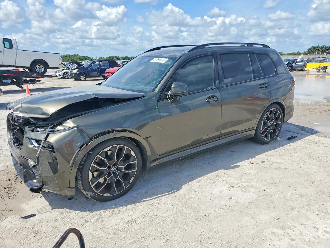 2025 BMW X7 xDrive40i, VIN 5UX23EM04S9Y67938 — Front end
