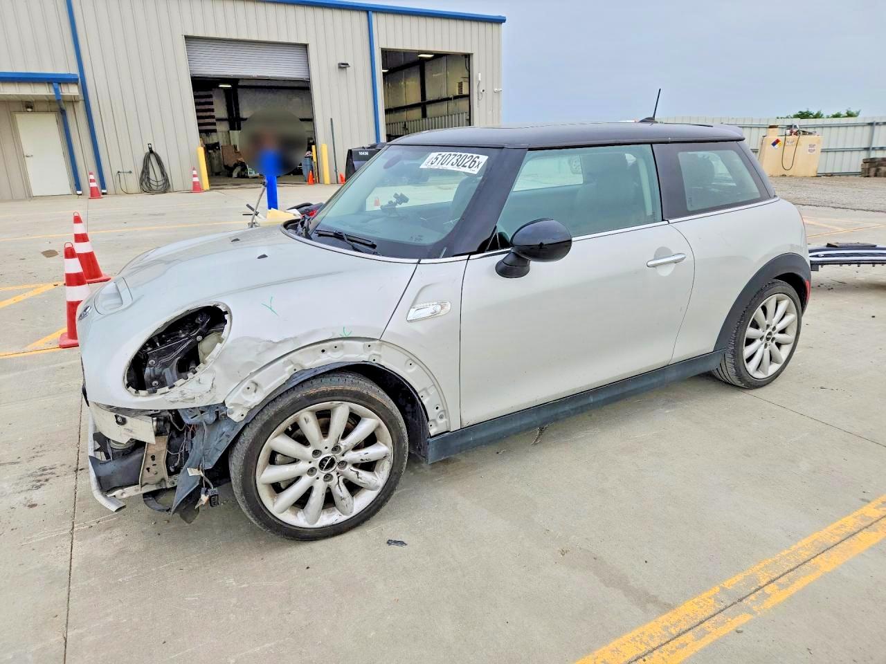 2017 MINI Hardtop Cooper S, VIN WMWXP7C3XH3B94555 — Перед