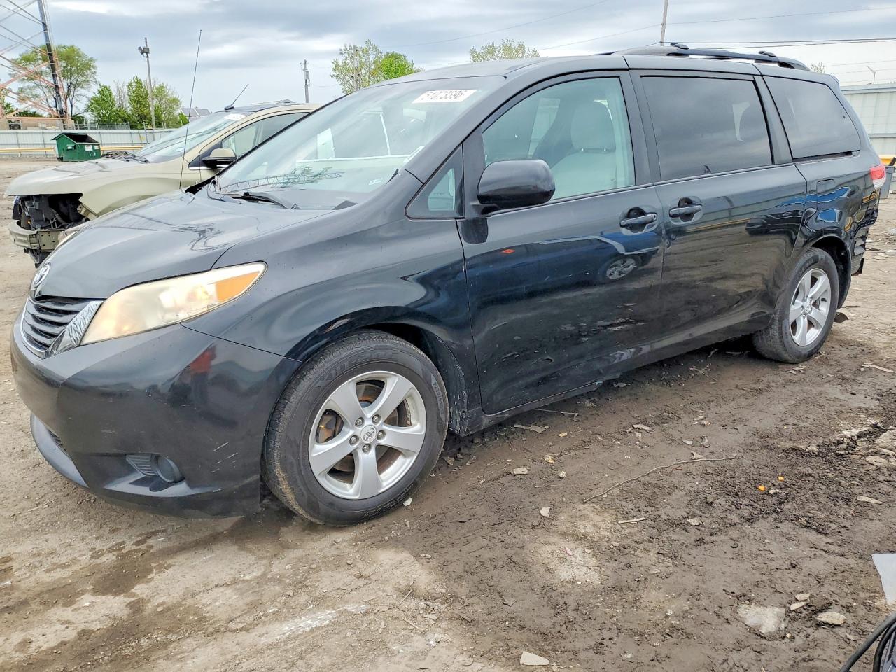 2011 Toyota Sienna LE, VIN 5TDKK3DC8BS022093 — Rear end