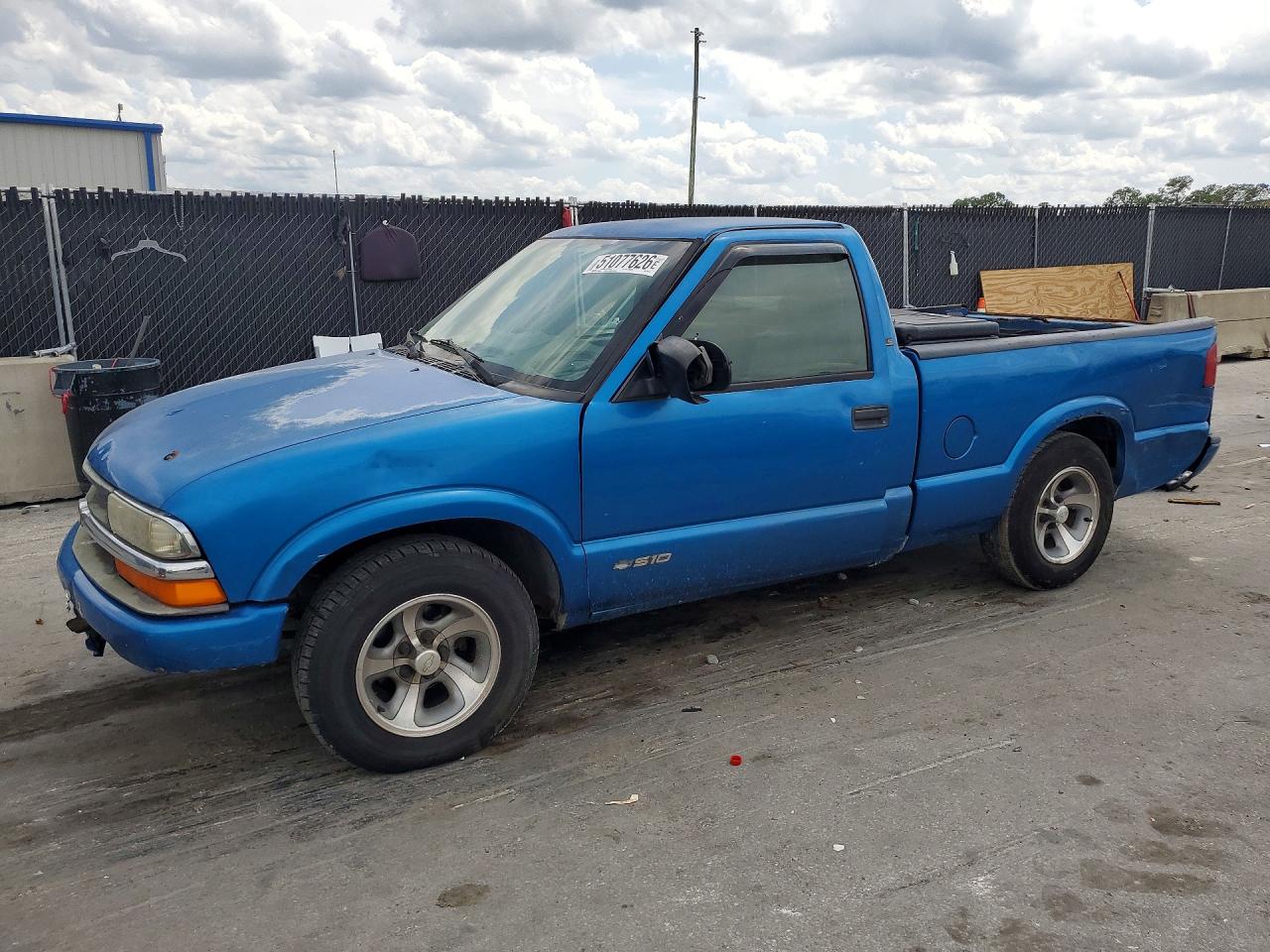 2000 Chevrolet S-10, VIN 1GCCS1456Y8202759 — Rear end