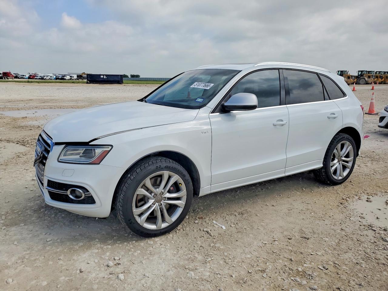 2014 Audi SQ5 Premium Plus, VIN WA1CGAFP9EA058865 — Перед