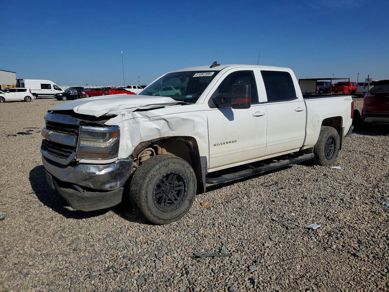 2018 Chevrolet Silverado 1500 LT, VIN 3GCUKREC3JG263115 — Front end
