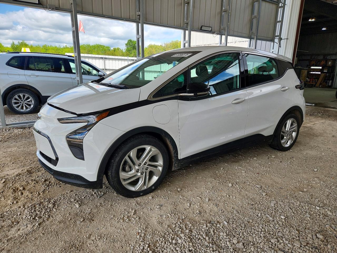 2023 Chevrolet Bolt EV 1LT, VIN 1G1FW6S09P4154923 — Бок